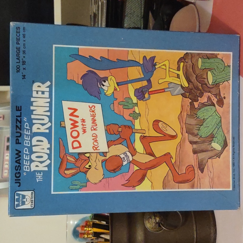 Warner Bros. Road Runner and Coyote Puzzle - Blue and Red